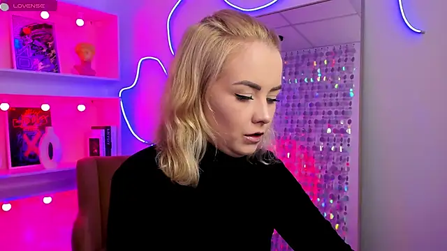 StephanieSweety online show from May 7, 6:46 pm