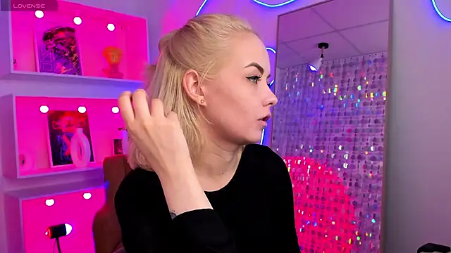 StephanieSweety online show from May 24, 6:57 pm