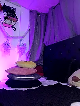 Piafisher1 online show from December 19, 1:12 am