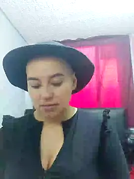 Snapshot of TamySweetness chatting on December 19, 9:49 pm TamySweetness online show from December 19, 9:49 pm