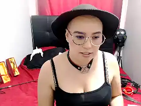 Snapshot of TamySweetness chatting on December 23, 7:20 pm TamySweetness online show from December 23, 7:20 pm