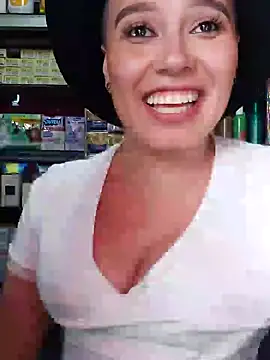 Snapshot of TamySweetness chatting on January 17, 5:19 pm TamySweetness online show from January 17, 5:19 pm