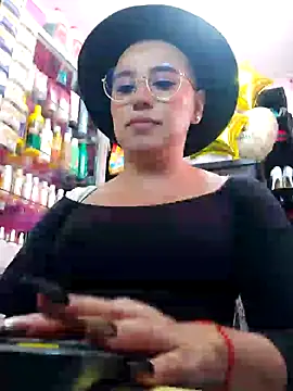 Snapshot of TamySweetness chatting on January 18, 6:43 pm TamySweetness online show from January 18, 6:43 pm
