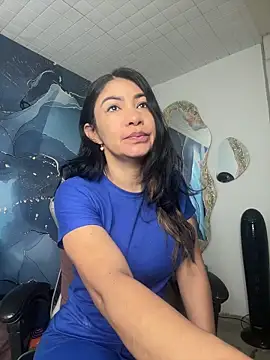 luzcastillo07 online show from May 25, 2:17 am