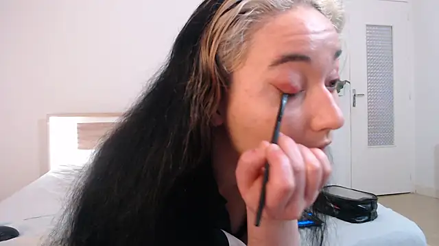 Crystal-dreamt online show from March 3, 8:16 am