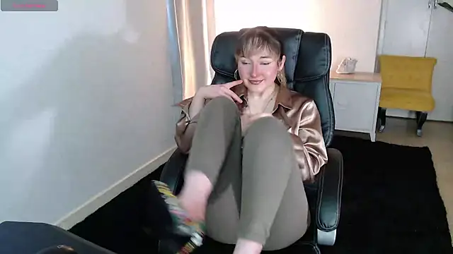 Crystal-dreamt online show from March 17, 3:26 pm