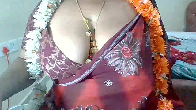 Snapshot of archanatelugu9 chatting on January 10, 2:45 pm archanatelugu9 online show from January 10, 2:45 pm