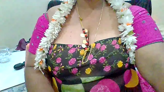 Snapshot of archanatelugu9 chatting on January 30, 5:19 am archanatelugu9 online show from January 30, 5:19 am