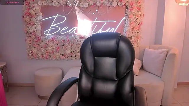 MileyCruz  online show from April 8, 7:25 pm