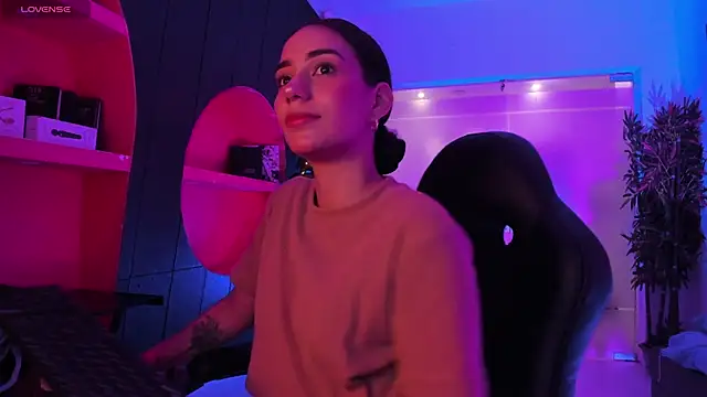 Snapshot of LucianaCarter chatting on October 25, 3:36 am LucianaCarter online show from October 25, 3:36 am