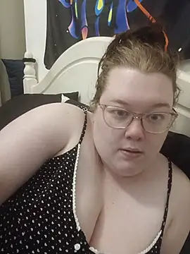 Sexycurvyemilyy online show from June 27, 9:20 pm