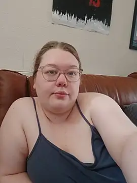 Sexycurvyemilyy online show from July 11, 1:36 pm