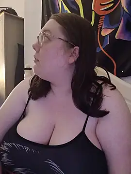 Sexycurvyemilyy online show from July 21, 9:39 pm