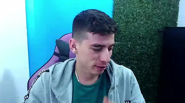 Snapshot of DEIBY_BABY chatting on December 4, 1:25 am DEIBY BABY online show from December 4, 1:25 am