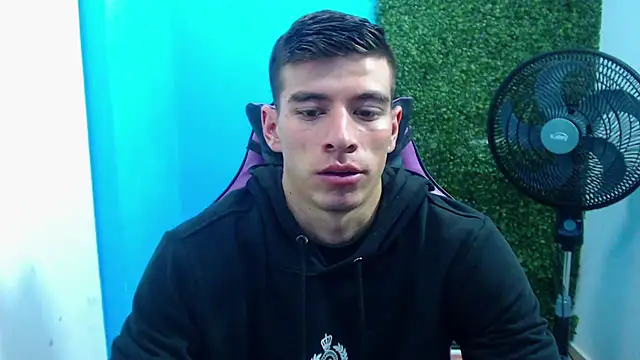 Snapshot of DEIBY_BABY chatting on January 4, 12:37 am DEIBY BABY online show from January 4, 12:37 am