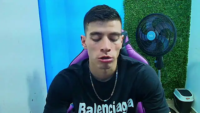 Snapshot of DEIBY_BABY chatting on January 17, 1:47 am DEIBY BABY online show from January 17, 1:47 am