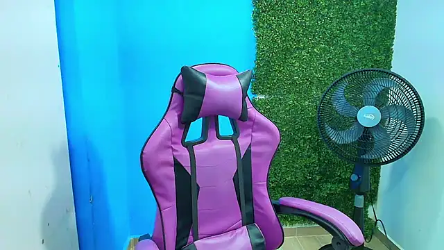 Snapshot of DEIBY_BABY chatting on February 9, 1:44 am DEIBY BABY online show from February 9, 1:44 am