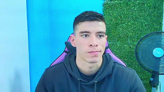 Snapshot of DEIBY_BABY chatting on February 14, 9:10 pm DEIBY BABY online show from February 14, 9:10 pm