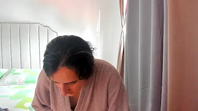 Hanna86 online show from August 9, 4:34 pm