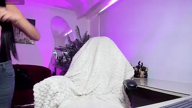 NebetColin online show from October 8, 7:11 pm