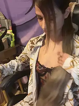 LaPetitechienne1 online show from December 21, 9:47 pm