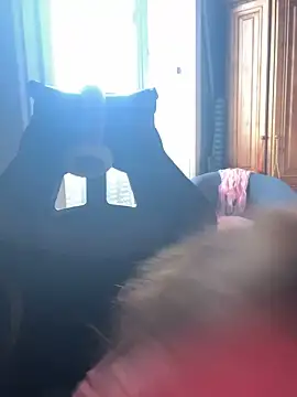 LaPetitechienne1 online show from January 26, 10:23 am