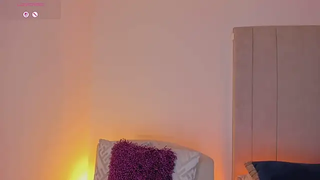 Snapshot of luisah_ chatting on July 2, 7:09 pm luisah online show from July 2, 7:09 pm