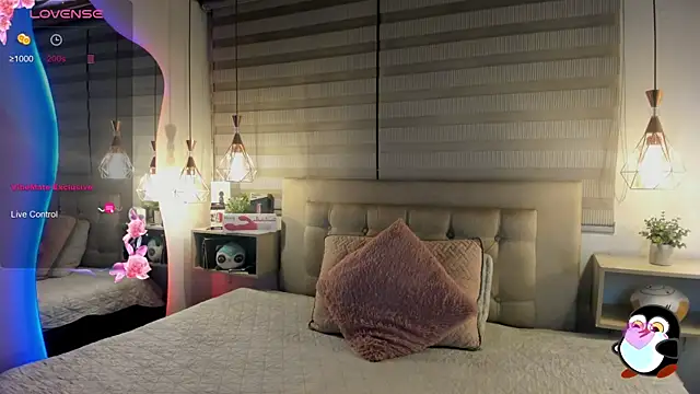 Snapshot of cristal__hot_1 chatting on April 21, 5:36 am cristal hot 1 online show from April 21, 5:36 am