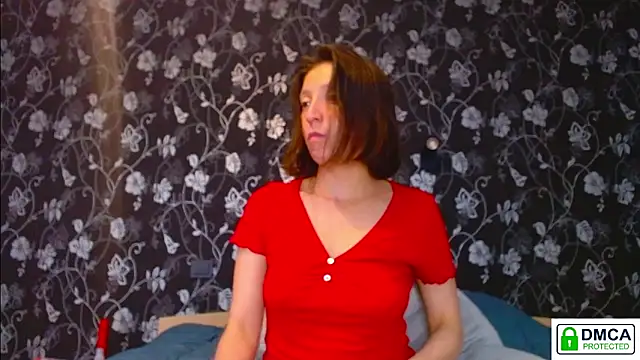 Snapshot of Sophi_Cute chatting on June 12, 1:32 pm Sophi Cute online show from June 12, 1:32 pm