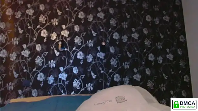 Snapshot of Sophi_Cute chatting on June 20, 8:17 am Sophi Cute online show from June 20, 8:17 am