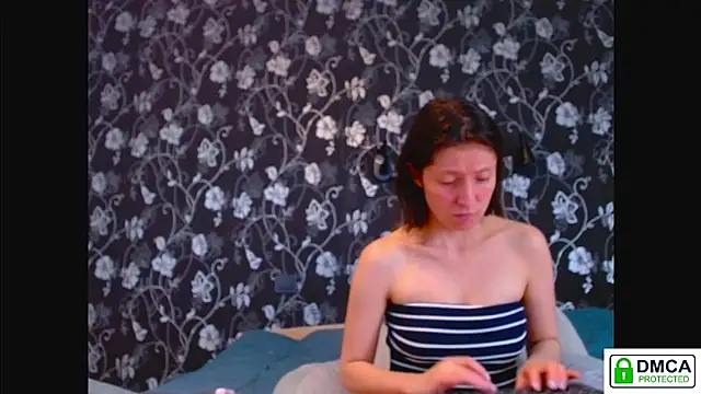 Snapshot of Sophi_Cute chatting on June 27, 11:15 am Sophi Cute online show from June 27, 11:15 am