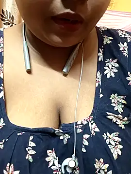 Snapshot of Sophiaboudi chatting on February 2, 5:48 pm Sophiaboudi online show from February 2, 5:48 pm