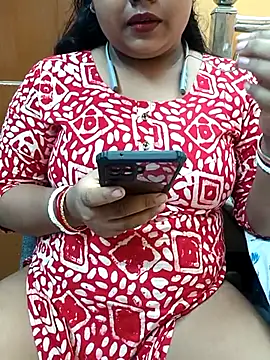 Snapshot of Sophiaboudi chatting on February 18, 5:42 pm Sophiaboudi online show from February 18, 5:42 pm