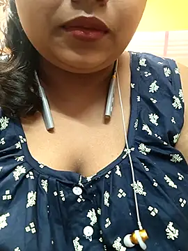 Snapshot of Sophiaboudi chatting on February 26, 5:28 pm Sophiaboudi online show from February 26, 5:28 pm