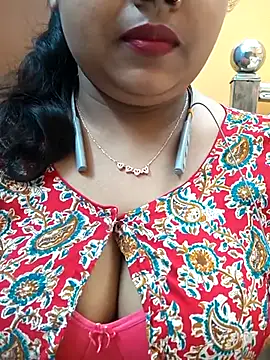 Snapshot of Sophiaboudi chatting on March 5, 5:39 pm Sophiaboudi online show from March 5, 5:39 pm