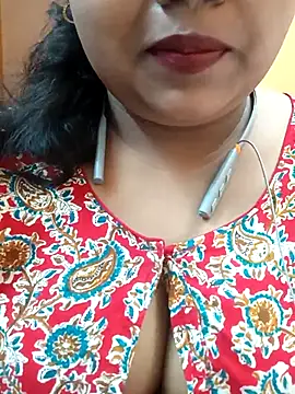 Snapshot of Sophiaboudi chatting on March 17, 5:27 pm Sophiaboudi online show from March 17, 5:27 pm