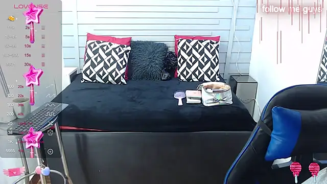 Snapshot of evelin_zaens chatting on January 22, 2:37 am evelin zaens online show from January 22, 2:37 am