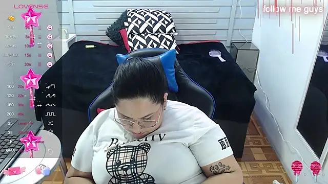 Snapshot of evelin_zaens chatting on January 26, 3:58 pm evelin zaens online show from January 26, 3:58 pm