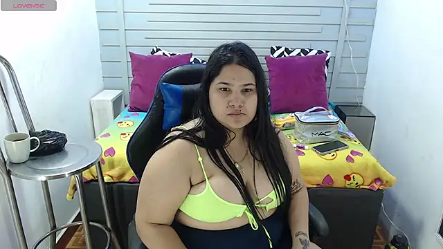 Snapshot of evelin_zaens chatting on February 6, 3:37 am evelin zaens online show from February 6, 3:37 am