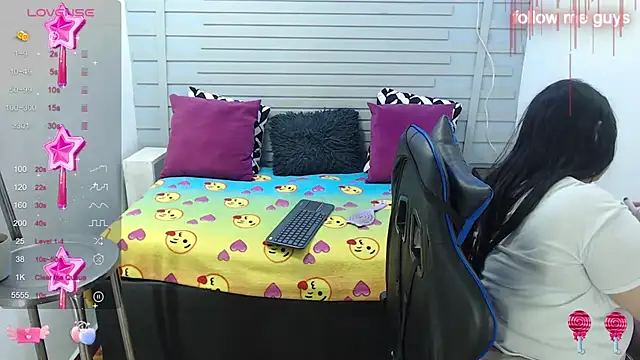 Snapshot of evelin_zaens chatting on February 7, 4:06 am evelin zaens online show from February 7, 4:06 am