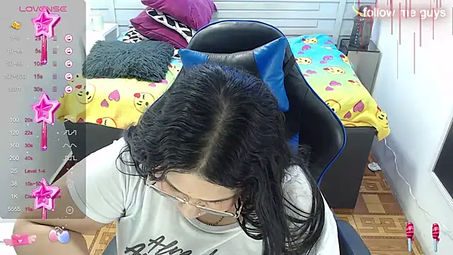 Snapshot of evelin_zaens chatting on February 7, 10:19 am evelin zaens online show from February 7, 10:19 am