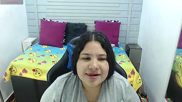 Snapshot of evelin_zaens chatting on February 19, 4:01 am evelin zaens online show from February 19, 4:01 am