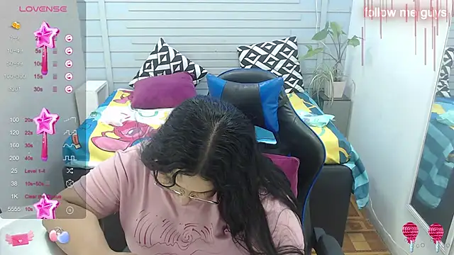 Snapshot of evelin_zaens chatting on February 24, 9:53 am evelin zaens online show from February 24, 9:53 am