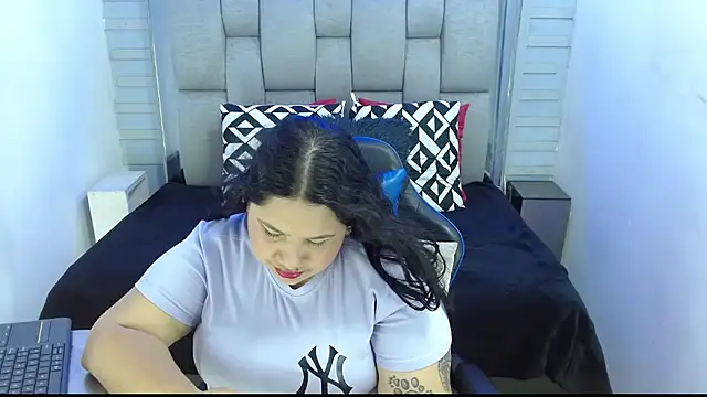 Snapshot of evelin_zaens chatting on September 16, 4:02 am evelin zaens online show from September 16, 4:02 am