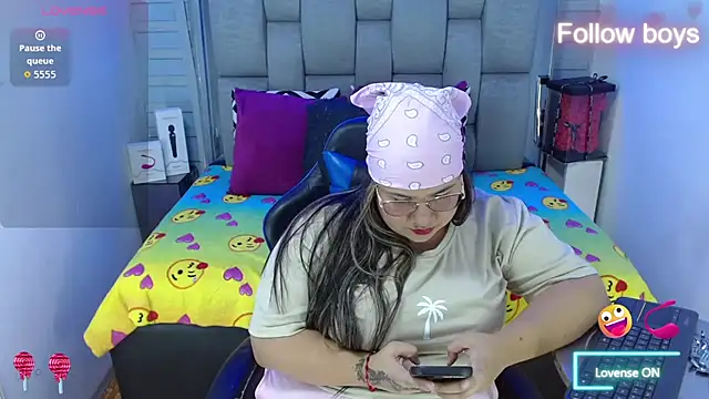 Snapshot of evelin_zaens chatting on October 22, 4:35 am evelin zaens online show from October 22, 4:35 am