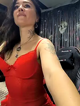 KikiXRed online show from December 8, 4:50 pm