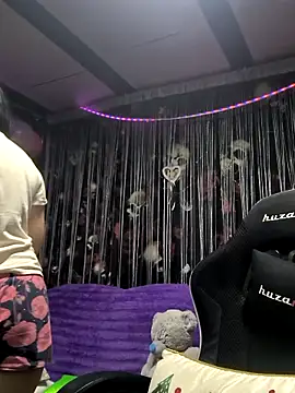 KikiXRed online show from March 22, 4:27 am