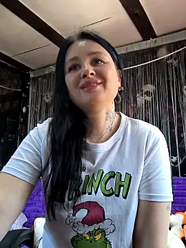 KikiXRed online show from April 6, 8:59 am