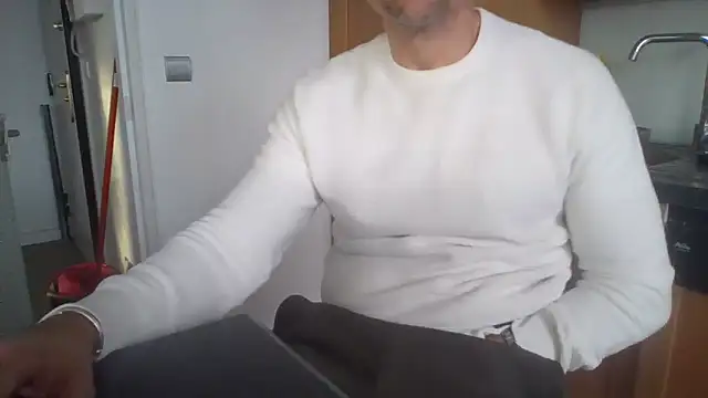 Snapshot of jouet75 chatting on May 15, 6:26 pm jouet75 online show from May 15, 6:26 pm