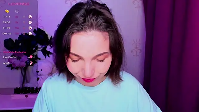 KindHazelHere  online show from February 26, 11:37 pm